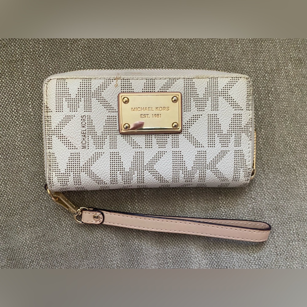 Michael Kors Wristlet
